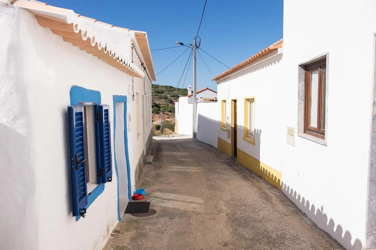 Hostel On The Hill Raposeira  Raposeira (Faro)